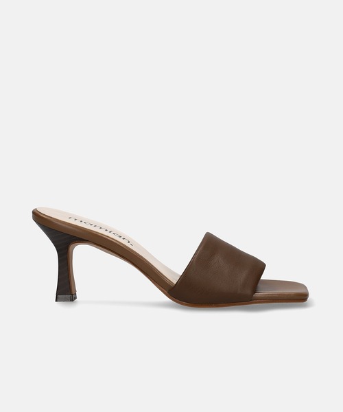 MAMIAN（マミアン）の「ワイドスクエアトゥ パデット ミュールサンダル (7.0cmヒール)（サンダル・レディース・ダークブラウン/ホワイト/ブラック・L/M）」の21枚目の写真