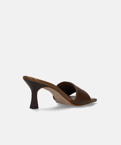 MAMIAN（マミアン）の「ワイドスクエアトゥ パデット ミュールサンダル (7.0cmヒール)（サンダル・レディース・ダークブラウン/ホワイト/ブラック・L/M）」の5枚目の写真