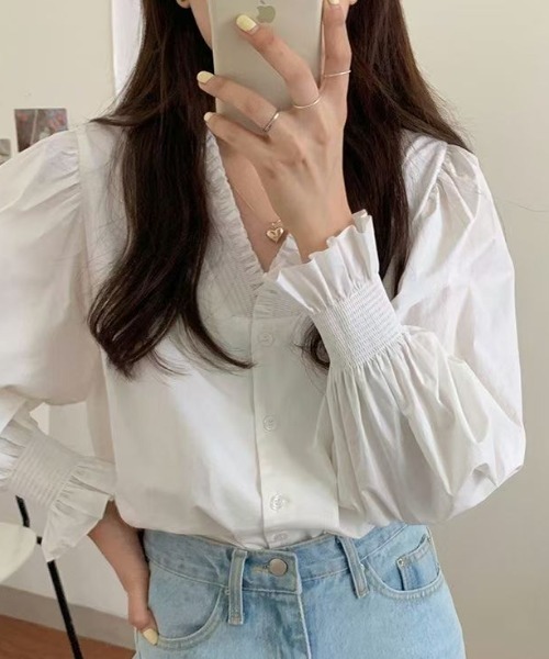 FAVORITO(ファヴォリート)の「Vネックシングルブレストシャツ(シャツ/ブラウス・レディース・ブルー/ホワイト・M/L/XL)」の3枚目の写真