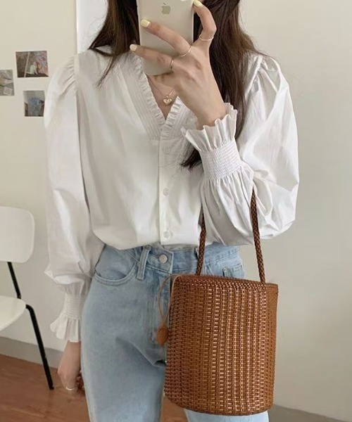 FAVORITO(ファヴォリート)の「Vネックシングルブレストシャツ(シャツ/ブラウス・レディース・ブルー/ホワイト・M/L/XL)」の8枚目の写真