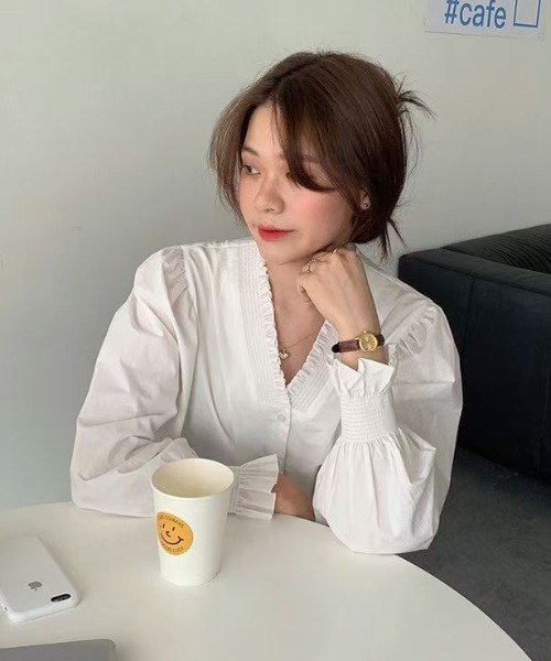 FAVORITO(ファヴォリート)の「Vネックシングルブレストシャツ(シャツ/ブラウス・レディース・ブルー/ホワイト・M/L/XL)」の14枚目の写真