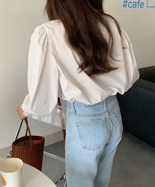 FAVORITO(ファヴォリート)の「Vネックシングルブレストシャツ(シャツ/ブラウス・レディース・ブルー/ホワイト・M/L/XL)」の13枚目の写真