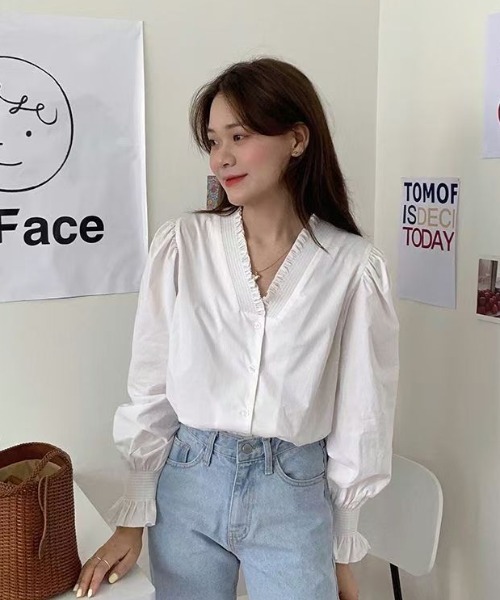 FAVORITO(ファヴォリート)の「Vネックシングルブレストシャツ(シャツ/ブラウス・レディース・ブルー/ホワイト・M/L/XL)」の15枚目の写真