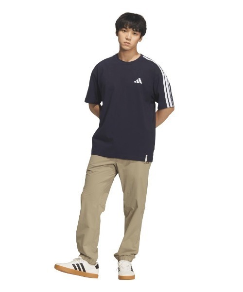 adidas(アディダス)の「アディダス adidas エッセンシャルズ プラス ルーズフィット スリーストライプス シングルジャージー半袖Tシャツ(Tシャツ/カットソー・メンズ・ブラック/ネイビー/ブラウン/ホワイト・S/M/3L/LL/L)」の18枚目の写真