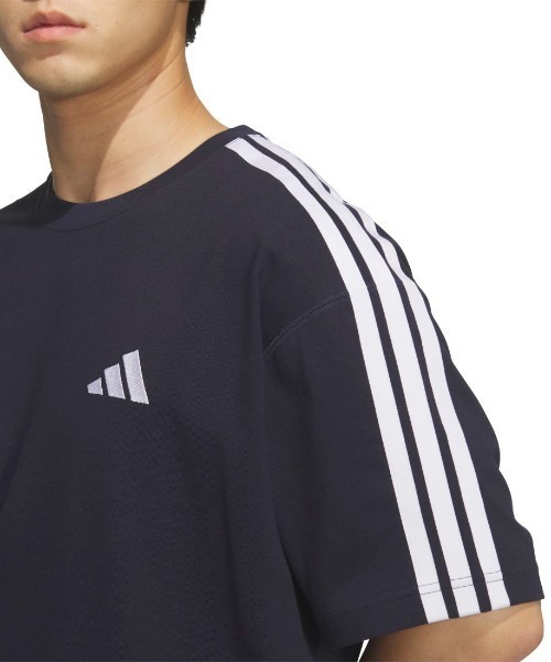 adidas(アディダス)の「アディダス adidas エッセンシャルズ プラス ルーズフィット スリーストライプス シングルジャージー半袖Tシャツ(Tシャツ/カットソー・メンズ・ブラック/ネイビー/ブラウン/ホワイト・S/M/3L/LL/L)」の19枚目の写真