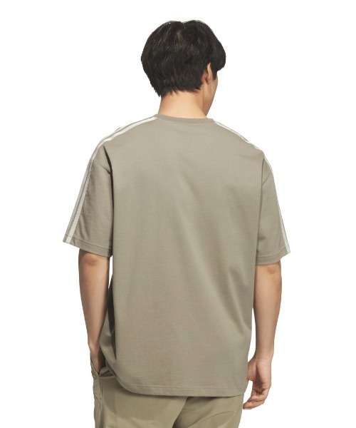 adidas(アディダス)の「アディダス adidas エッセンシャルズ プラス ルーズフィット スリーストライプス シングルジャージー半袖Tシャツ(Tシャツ/カットソー・メンズ・ブラック/ネイビー/ブラウン/ホワイト・S/M/3L/LL/L)」の5枚目の写真