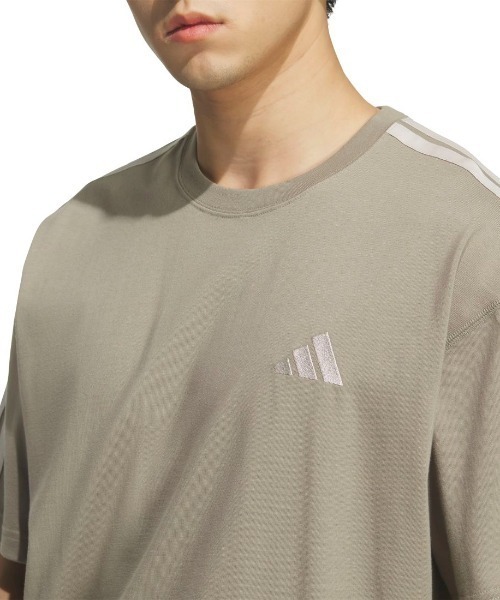 adidas(アディダス)の「アディダス adidas エッセンシャルズ プラス ルーズフィット スリーストライプス シングルジャージー半袖Tシャツ(Tシャツ/カットソー・メンズ・ブラック/ネイビー/ブラウン/ホワイト・S/M/3L/LL/L)」の7枚目の写真