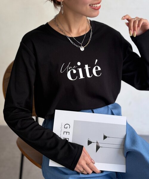 Chez toi(シェトワ)の「トリケアロゴロンT(Tシャツ/カットソー・レディース・オフホワイト/ブラック/グレイッシュベージュ・FREE)」の2枚目の写真
