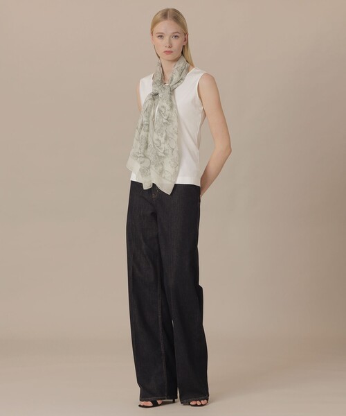 MACKINTOSH LONDON(マッキントッシュ ロンドン)の「【婦人画報4月号掲載】【BIBURY FLOWER】スケッチバイブリーフラワーウェアラブルスカーフ(バンダナ/スカーフ・レディース・ホワイト系その他・FREE)」の3枚目の写真