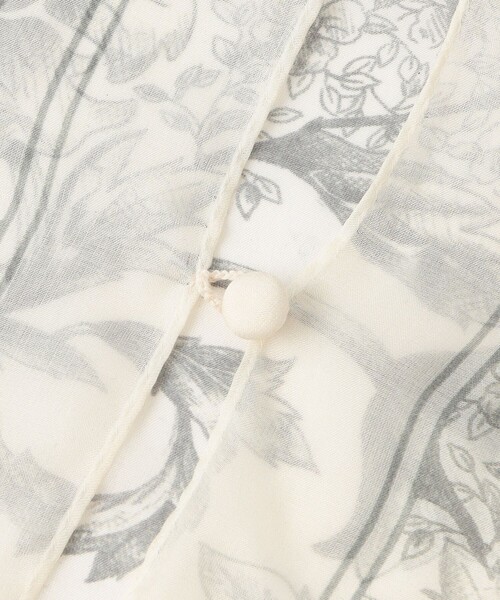 MACKINTOSH LONDON(マッキントッシュ ロンドン)の「【婦人画報4月号掲載】【BIBURY FLOWER】スケッチバイブリーフラワーウェアラブルスカーフ(バンダナ/スカーフ・レディース・ホワイト系その他・FREE)」の4枚目の写真