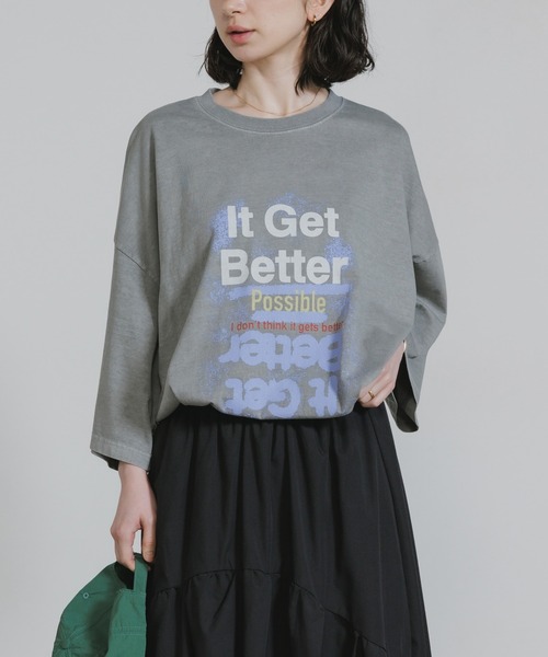 Chick(チック)の「Printed Crew-Neck Oversized T-Shirt / プリントデザイン クルーネックビッグTシャツ 2026年 夏 夏服(Tシャツ/カットソー・レディース・ベージュ/グレー・FREE)」の1枚目の写真