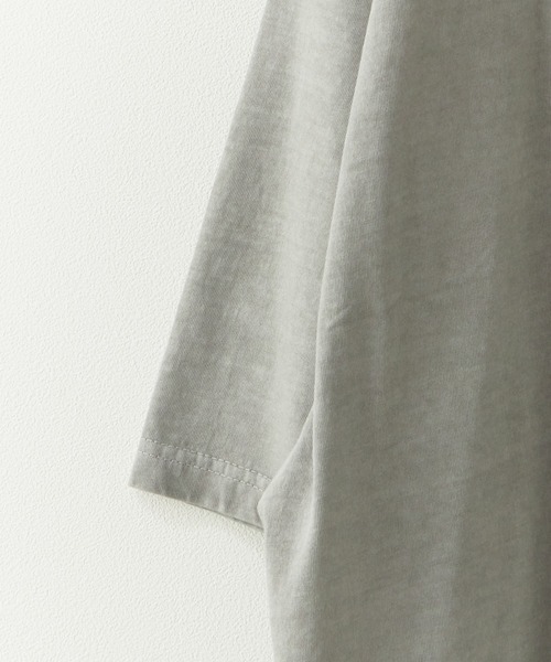 Chick(チック)の「Printed Crew-Neck Oversized T-Shirt / プリントデザイン クルーネックビッグTシャツ 2026年 夏 夏服(Tシャツ/カットソー・レディース・ベージュ/グレー・FREE)」の5枚目の写真