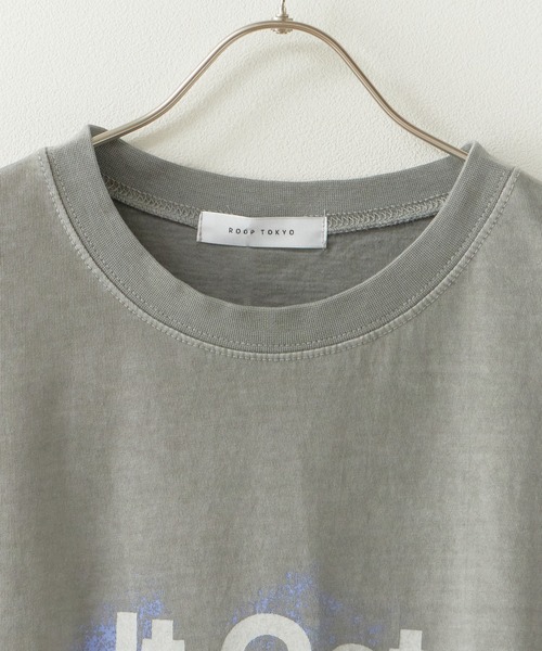 Chick(チック)の「Printed Crew-Neck Oversized T-Shirt / プリントデザイン クルーネックビッグTシャツ 2026年 夏 夏服(Tシャツ/カットソー・レディース・ベージュ/グレー・FREE)」の3枚目の写真