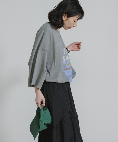 Chick(チック)の「Printed Crew-Neck Oversized T-Shirt / プリントデザイン クルーネックビッグTシャツ 2026年 夏 夏服(Tシャツ/カットソー・レディース・ベージュ/グレー・FREE)」の14枚目の写真