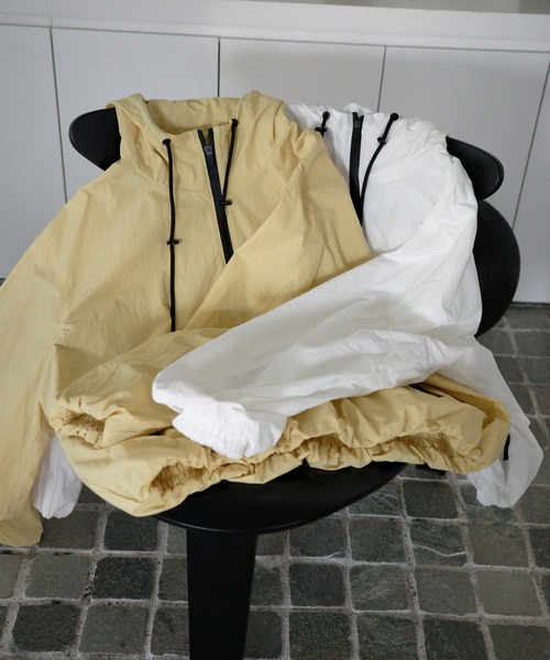 LAULEN(ローレン)の「bicolor half zip hooded blouson /バイカラーハーフジップフード付きアノラックブルゾン(ブルゾン・レディース・ホワイト/イエロー・FREE)」の18枚目の写真