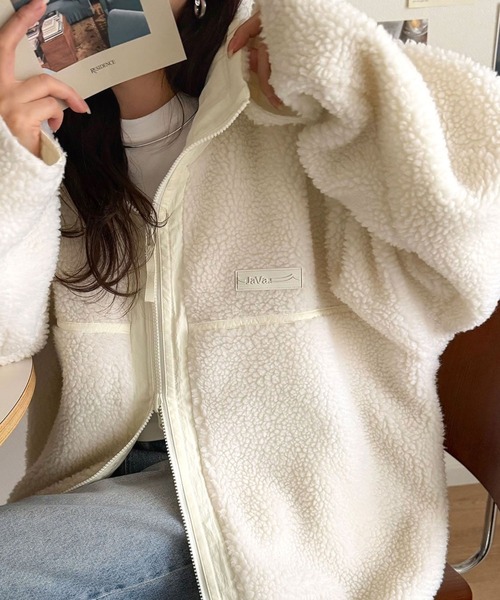 Java(ジャバ)の「《JaVaジャバコラボ》1枚で2倍かわいい。気分に合わせて着こなす。ほっこり暖かジップリバーシブルボアブルゾン(ブルゾン・レディース・ブラウン/ブルー/ブラック/アイボリー・LARGE/MEDIUM/SMALL/X-LARGE)」の5枚目の写真