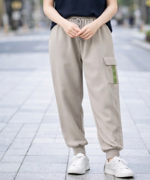 Re:Birth+(リバースプラス)の「配色アクセントカーゴパンツ(カーゴパンツ・レディース・ブラック/カーキ/ベージュ・MEDIUM/LARGE/3L/LL)」の2枚目の写真