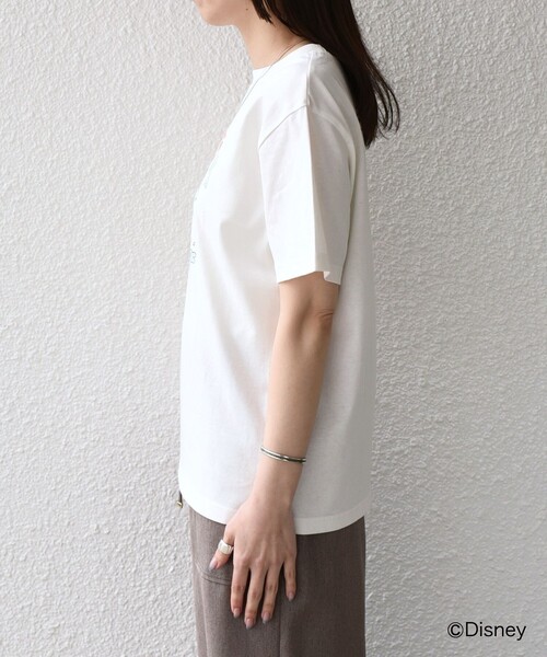 SHIPS Colors(シップス カラーズ)の「SHIPS Colors:〈洗濯機可能〉リンク ミッキー サーフ Tシャツ(Tシャツ/カットソー・レディース・ライトブルー/オフホワイト・ONE SIZE)」の10枚目の写真