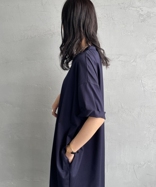 mizuiroind（ミズイロインド）の「[mizuiro ind/ミズイロインド] ロールスリーブ ワイドシルエットワンピース（ワンピース・レディース・グレイッシュベージュ/ネイビー/オフホワイト/ブラック・F）」の6枚目の写真