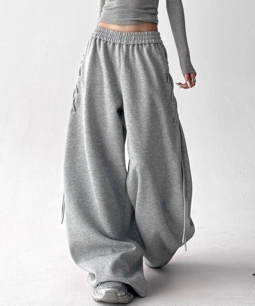 yuue' ( wear )(ユーイ)の「サイドレースアップバルーンワイドスウェットパンツ(スウェットパンツ・レディース・ブラック/グレー・FREE)」の14枚目の写真