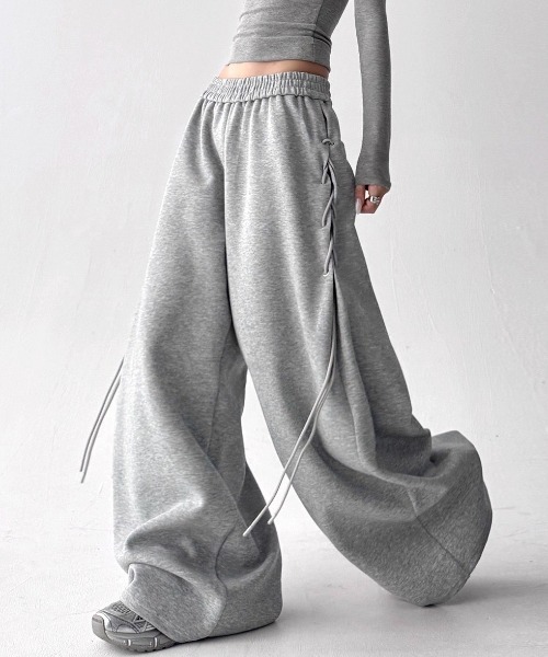 yuue' ( wear )(ユーイ)の「サイドレースアップバルーンワイドスウェットパンツ(スウェットパンツ・レディース・ブラック/グレー・FREE)」の15枚目の写真