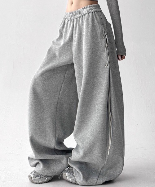 yuue' ( wear )(ユーイ)の「サイドレースアップバルーンワイドスウェットパンツ(スウェットパンツ・レディース・ブラック/グレー・FREE)」の17枚目の写真