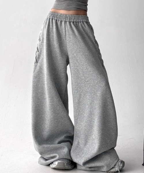 yuue' ( wear )(ユーイ)の「サイドレースアップバルーンワイドスウェットパンツ(スウェットパンツ・レディース・ブラック/グレー・FREE)」の16枚目の写真