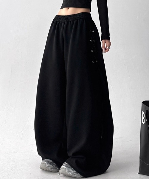 yuue' ( wear )(ユーイ)の「サイドレースアップバルーンワイドスウェットパンツ(スウェットパンツ・レディース・ブラック/グレー・FREE)」の5枚目の写真