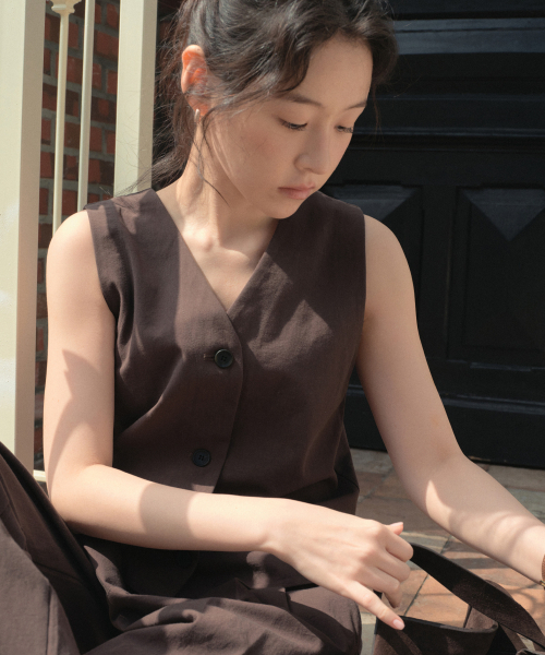 WEDNESDAYOASISFORWOMEN（ウェンズデー オアシス フォー ウーマン）の「ブライトン コットンベスト_DARK BROWN(WB6OT08)（ベスト・レディース・ダークブラウン・SMALL/MEDIUM）」の4枚目の写真