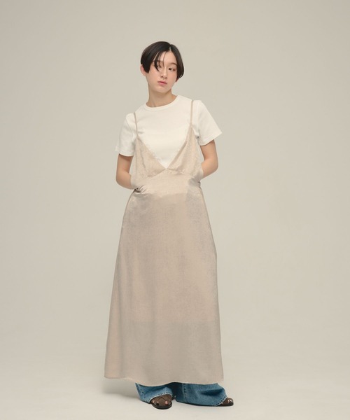 eL(エル)の「【eL】Satin Salopette One-piece/668776(ワンピース・レディース・ブラック/ベージュ・FREE)」の2枚目の写真