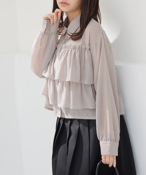 Honeys(ハニーズ)の「ショート丈フリルシャツ(シャツ/ブラウス・レディース・ベージュ系その他/ホワイト×ブルー/ブラック×グレー・S/M/L)」の3枚目の写真