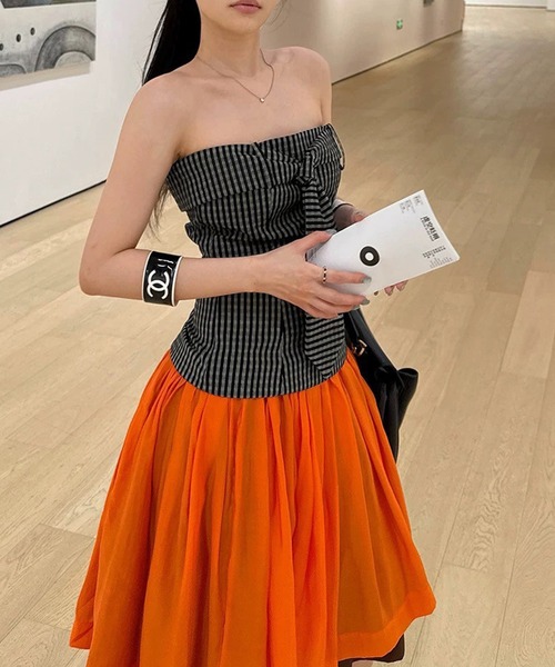 LYEON（リヨン）の「ネクタイリボンベアトップス（チューブトップ・レディース・ベージュ/ブラック・FREE）」の3枚目の写真