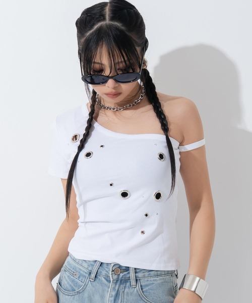 ANAP(アナップ)の「ハトメデザイン アシメトップス Tシャツ(Tシャツ/カットソー・レディース・ホワイト/ブラック/イエロー・F)」の4枚目の写真