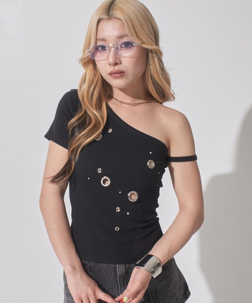 ANAP(アナップ)の「ハトメデザイン アシメトップス Tシャツ(Tシャツ/カットソー・レディース・ホワイト/ブラック/イエロー・F)」の13枚目の写真