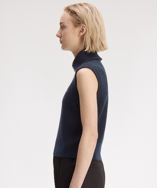 FRED PERRY(フレッドペリー)の「Zip Neck Knitted Vest/ジップネックニットベスト(ベスト・レディース・ネイビー・10)」の2枚目の写真