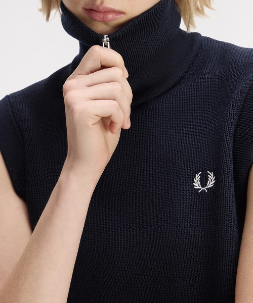 FRED PERRY(フレッドペリー)の「Zip Neck Knitted Vest/ジップネックニットベスト(ベスト・レディース・ネイビー・10)」の9枚目の写真