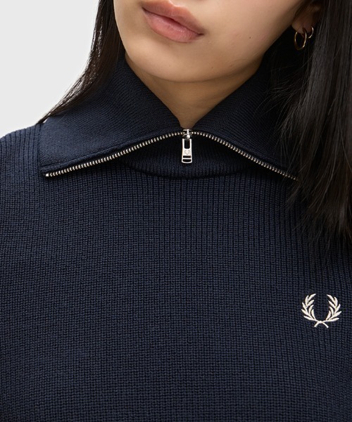FRED PERRY(フレッドペリー)の「Zip Neck Knitted Vest/ジップネックニットベスト(ベスト・レディース・ネイビー・10)」の5枚目の写真