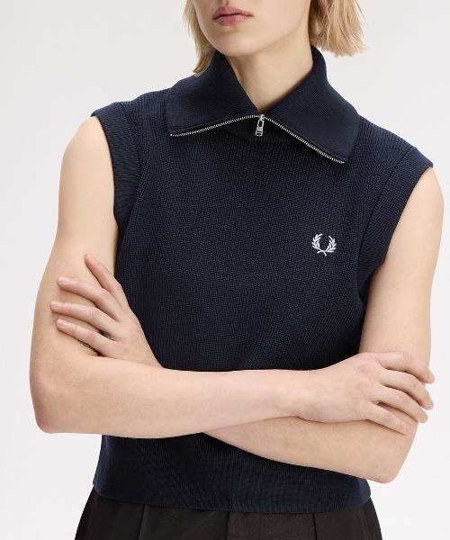 FRED PERRY(フレッドペリー)の「Zip Neck Knitted Vest/ジップネックニットベスト(ベスト・レディース・ネイビー・10)」の8枚目の写真