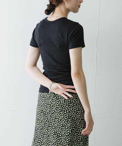 URBAN RESEARCH(アーバンリサーチ)の「THYARD コンパクトTシャツ(Tシャツ/カットソー・レディース・オフホワイト/ブラウン/ブラック・FREE)」の14枚目の写真