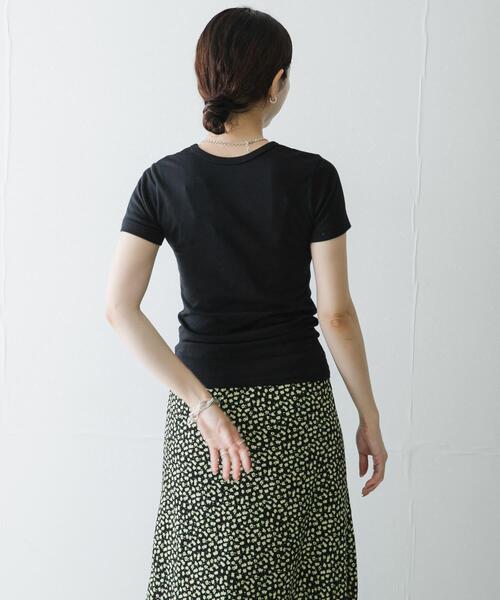 URBAN RESEARCH(アーバンリサーチ)の「THYARD コンパクトTシャツ(Tシャツ/カットソー・レディース・オフホワイト/ブラウン/ブラック・FREE)」の18枚目の写真