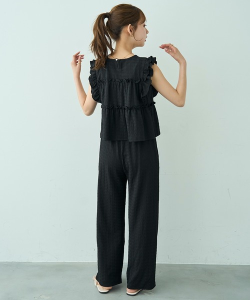 mil（ミル）の「[セットアップ] フリルブラウス×リラックスパンツ【588206】（サロペット/オーバーオール・レディース・ダークブラウン/サンドベージュ/ブラック・FREE/S/XS）」の6枚目の写真