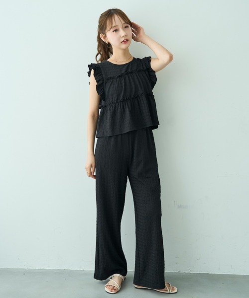 mil（ミル）の「[セットアップ] フリルブラウス×リラックスパンツ【588206】（サロペット/オーバーオール・レディース・ダークブラウン/サンドベージュ/ブラック・FREE/S/XS）」の4枚目の写真