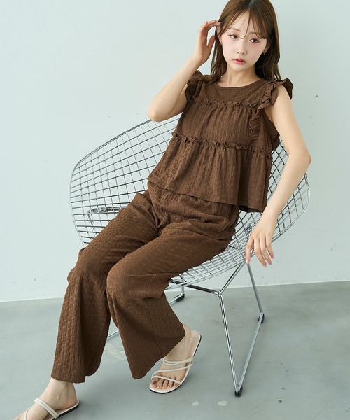 mil（ミル）の「[セットアップ] フリルブラウス×リラックスパンツ【588206】（サロペット/オーバーオール・レディース・ダークブラウン/サンドベージュ/ブラック・FREE/S/XS）」の16枚目の写真