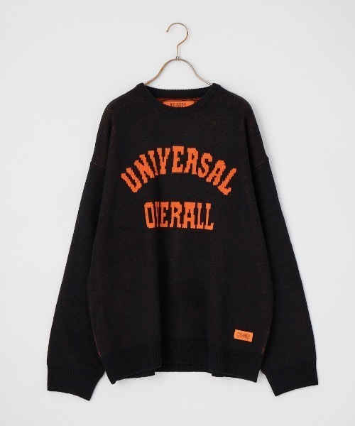 UNIVERSAL OVERALL（ユニバーサルオーバーオール）の「【WEB先行予約】[UNIVERSAL OVERALL/ユニバーサルオーバーオール] 別注 カレッジロゴ ニットセーター（ニット/セーター・レディース・ブラック/チャコール/グレイッシュベージュ・L/M/S）」の5枚目の写真