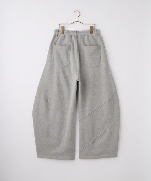 cussil(クシル)の「【cussil/クシル】スパイラルシームカーブデザインワイドスウェットパンツ(スウェットパンツ・メンズ・グレー/ブラック・S/L/M)」の3枚目の写真