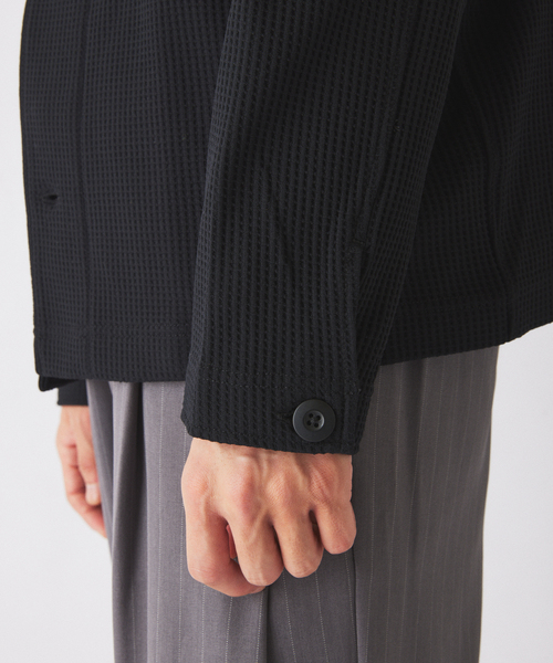 JOURNAL STANDARD relume（ジャーナルスタンダード　レリューム）の「エアリーワッフル Vネック カーディガン（カーディガン/ボレロ・メンズ・ベージュ系その他/ブラック/ブラウン・MEDIUM/LARGE）」の4枚目の写真