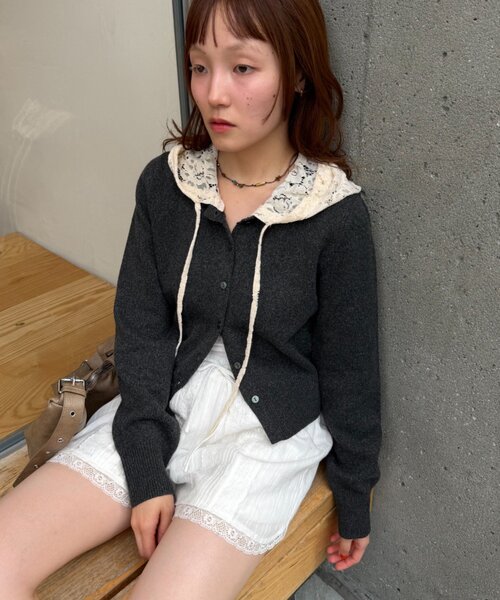 w closet(ダブルクローゼット)の「レースフーディーニットカーデ(ニット/セーター・レディース・グリーン/ブルー/アイボリー/チャコールグレー/ブラウン・FREE)」の2枚目の写真