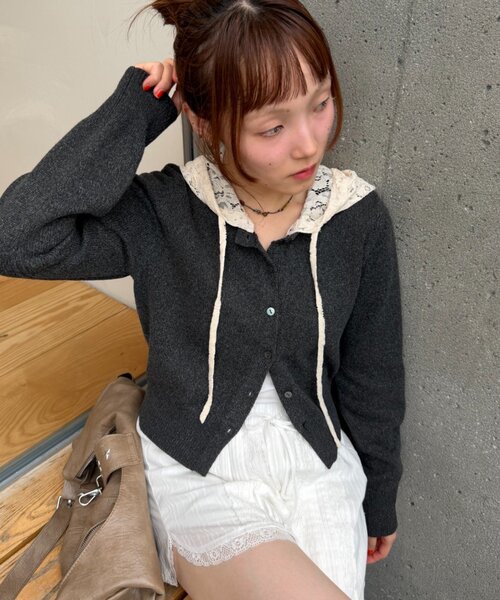 w closet(ダブルクローゼット)の「レースフーディーニットカーデ(ニット/セーター・レディース・グリーン/ブルー/アイボリー/チャコールグレー/ブラウン・FREE)」の11枚目の写真