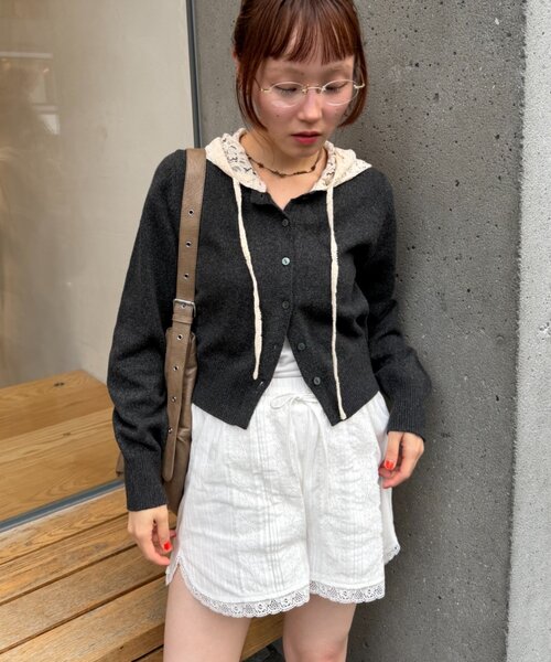 w closet(ダブルクローゼット)の「レースフーディーニットカーデ(ニット/セーター・レディース・グリーン/ブルー/アイボリー/チャコールグレー/ブラウン・FREE)」の12枚目の写真