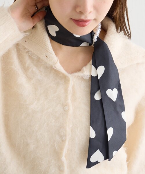 mystic(ミスティック)の「Lara パール×スカーフネックレス(ネックレス・レディース・ベージュ/ブラック・ONE SIZE)」の3枚目の写真